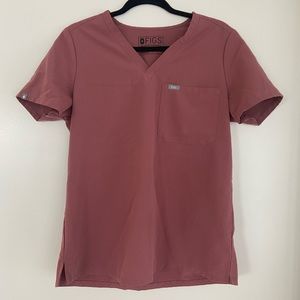 Figs mauve scrub top in M